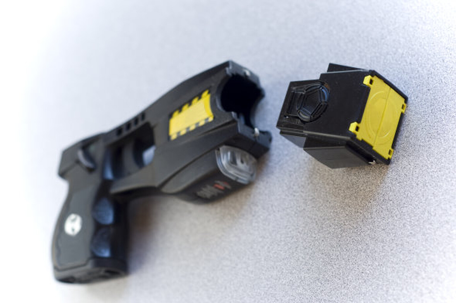Police chief volunteers to be tasered to raise money for new patrol car