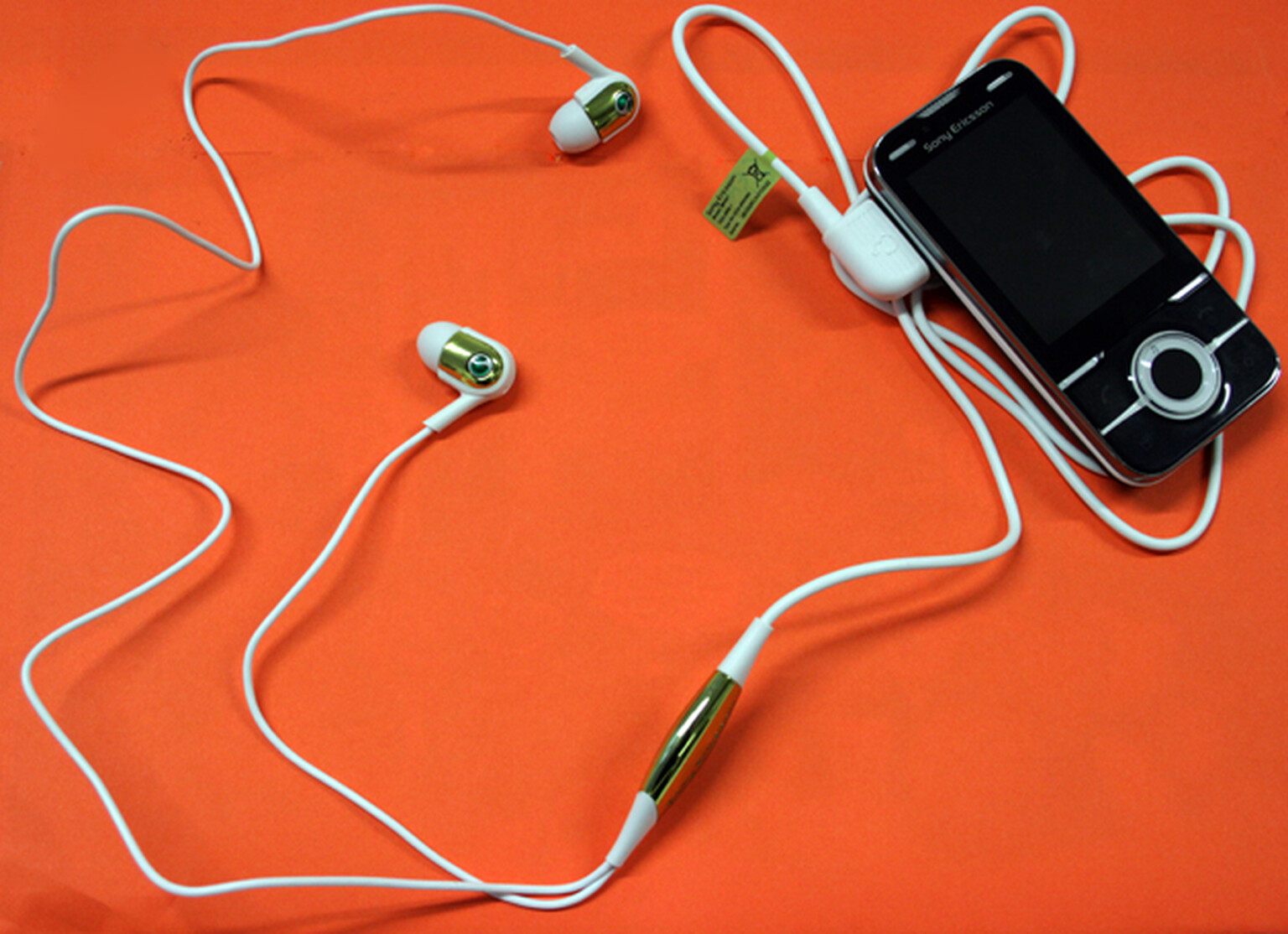 Sony Ericsson MH907 motion activated headphones: Made of magic