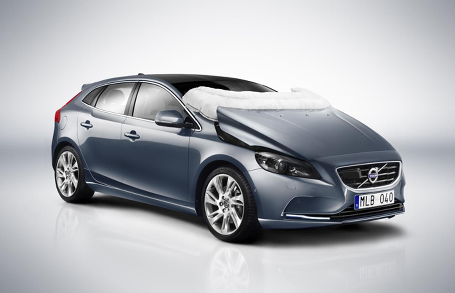 Volvo V40 pedestrian airbag ready to deploy