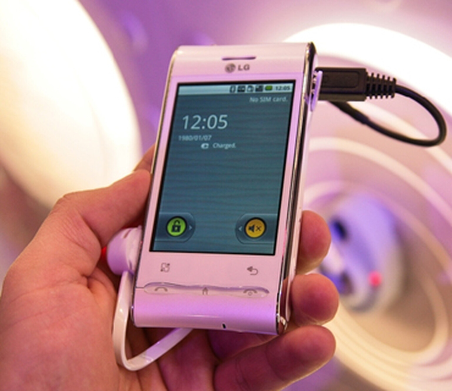 LG GT540: Android in a Viewty-esque casing