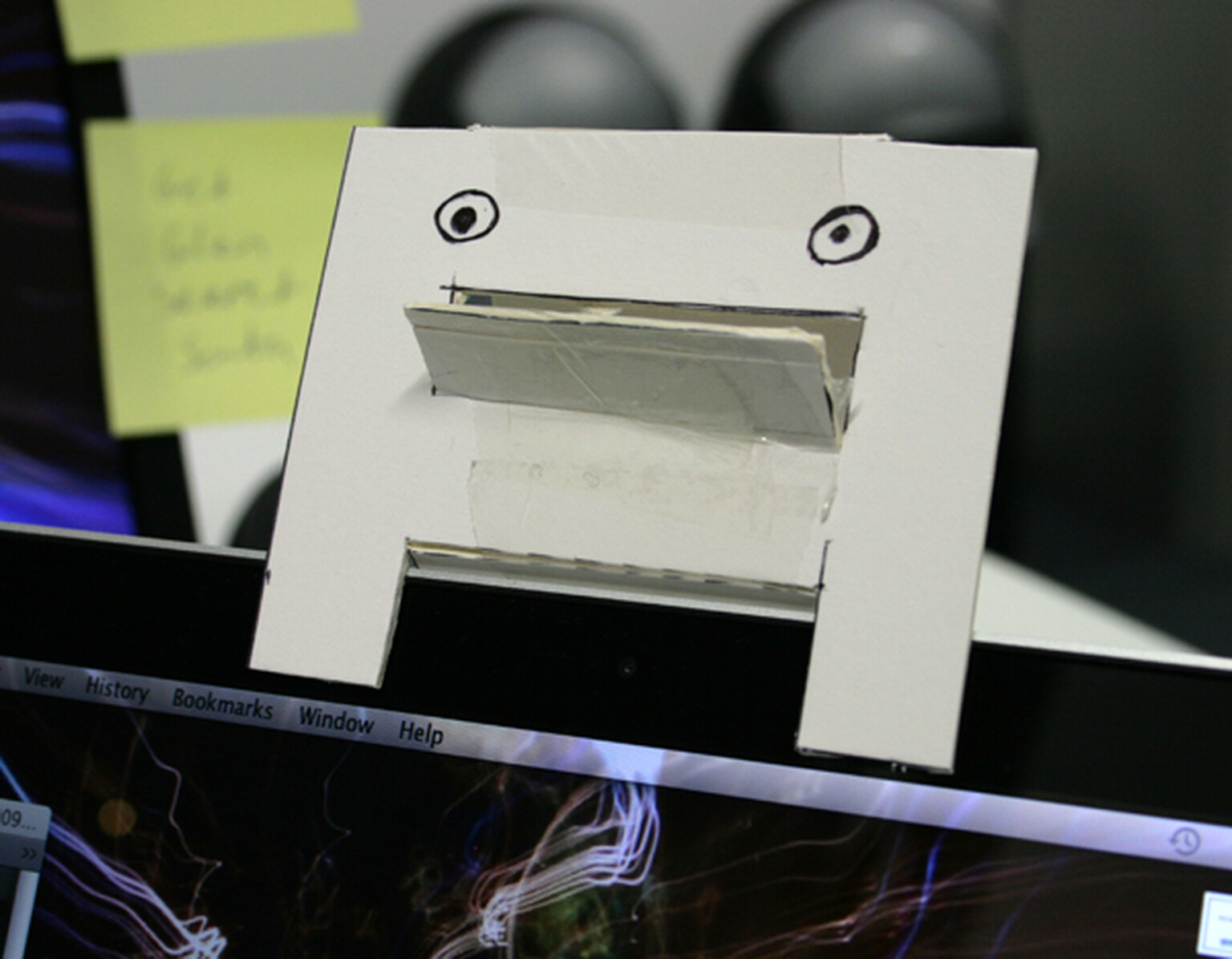 Monitor Monster: Dock your phone on your monitor