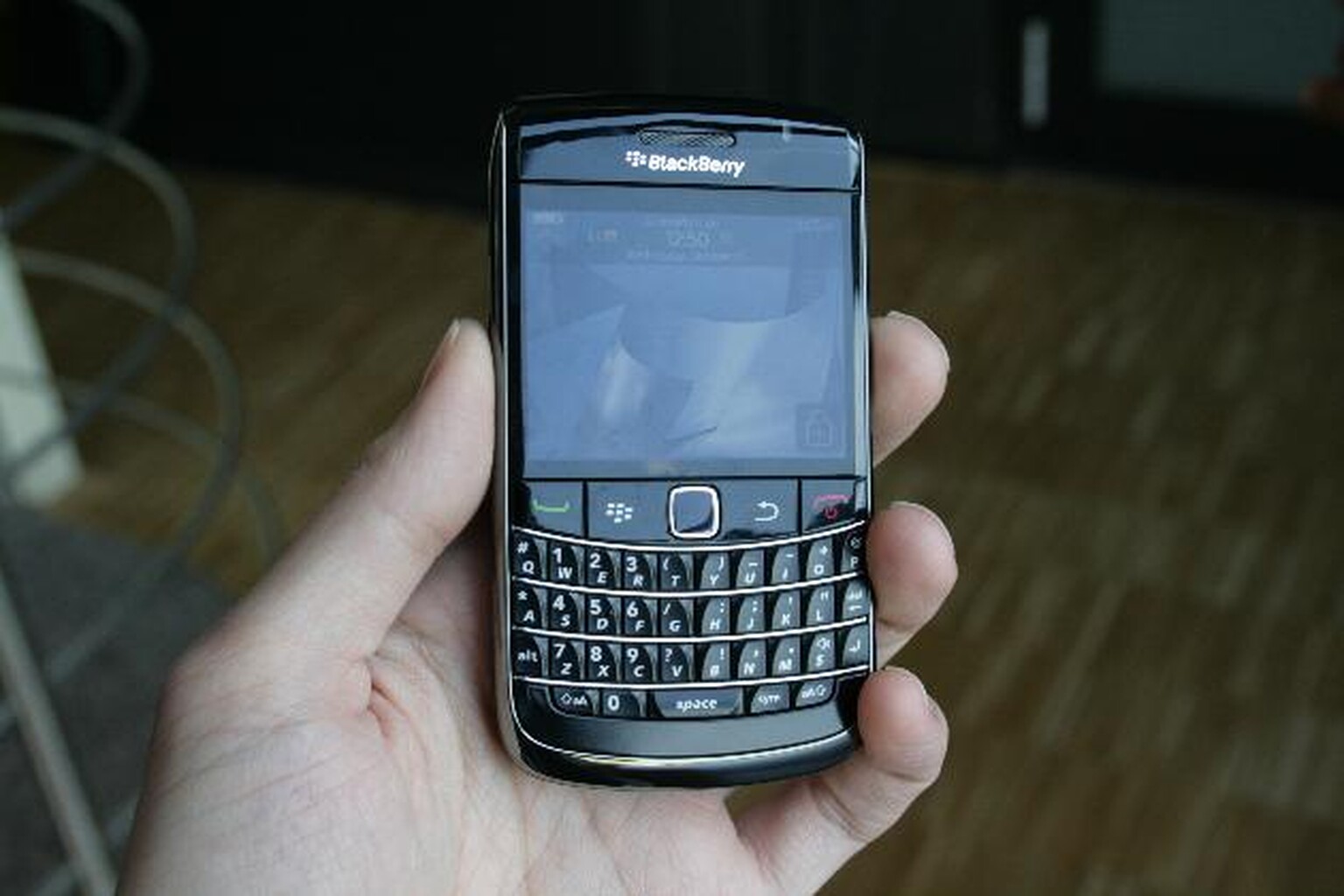 BlackBerry Bold 9700 hands-on pictures and video
