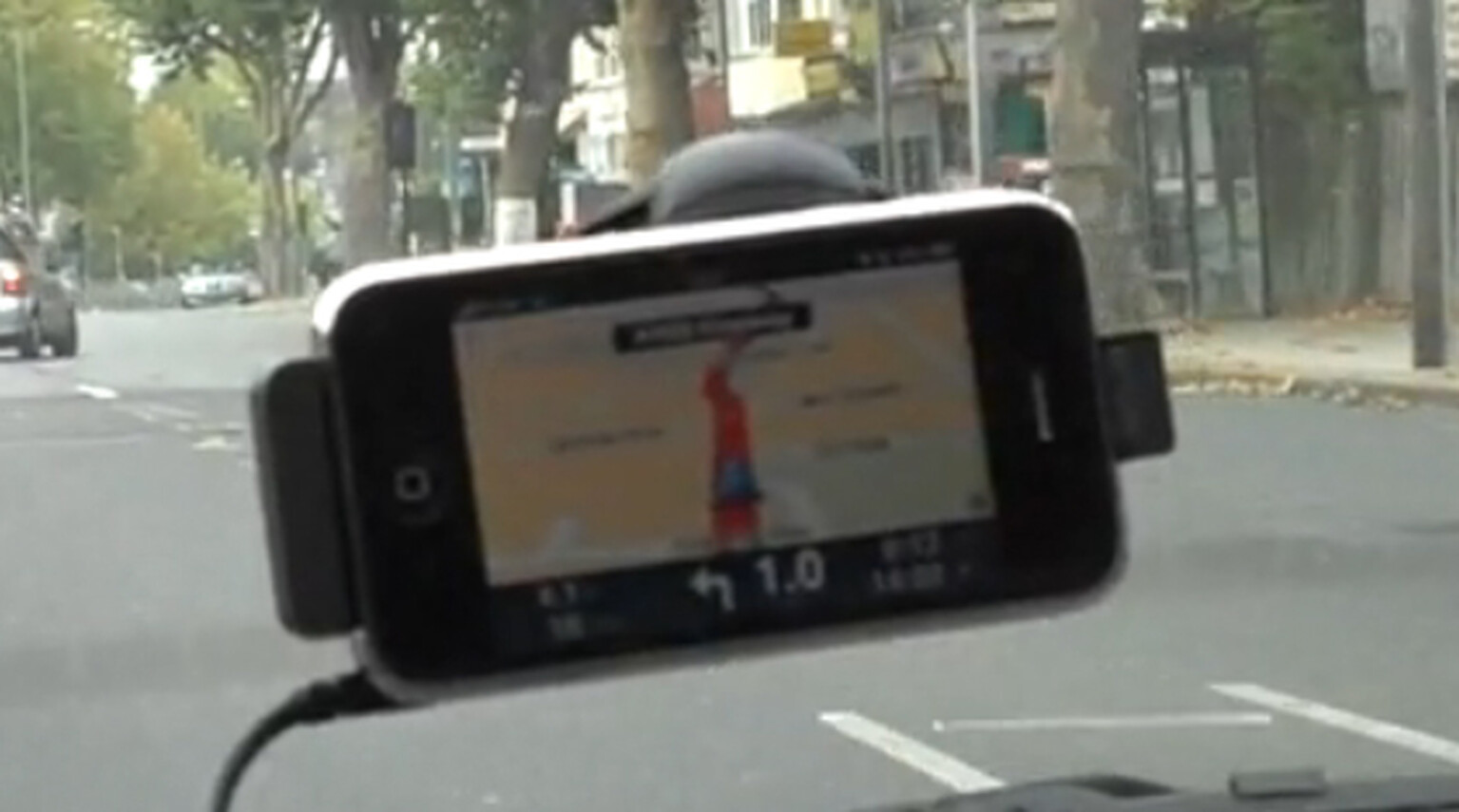TomTom iPhone car kit road tested