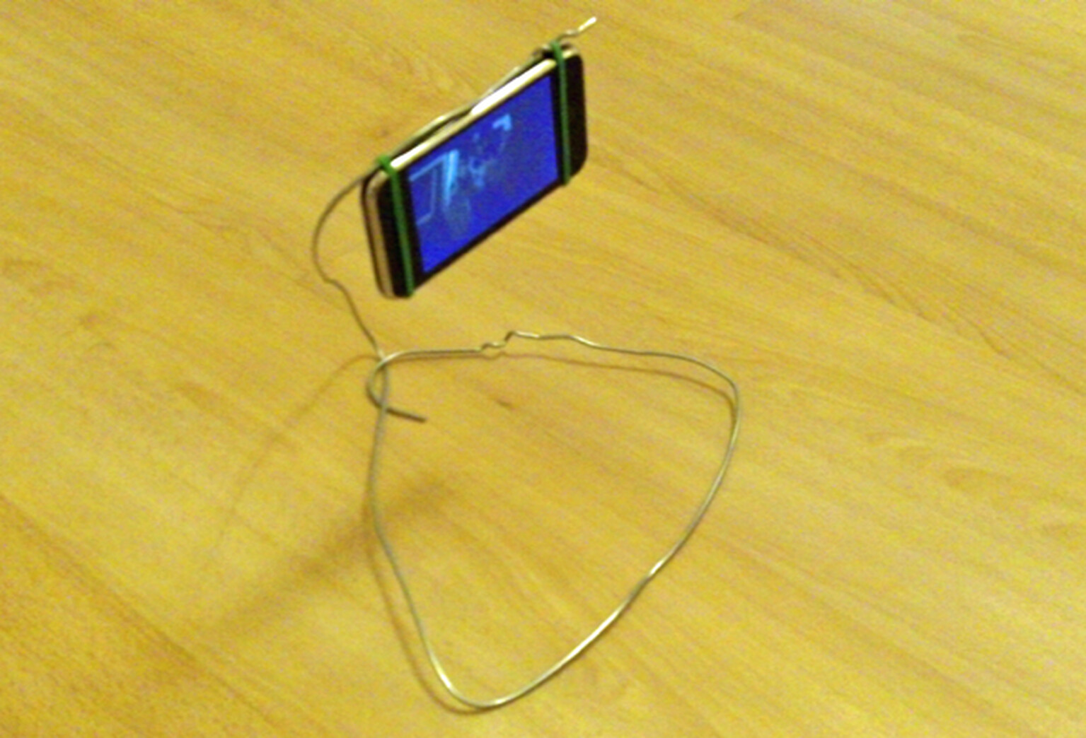 Free-standing phone stand: Watch films in bed