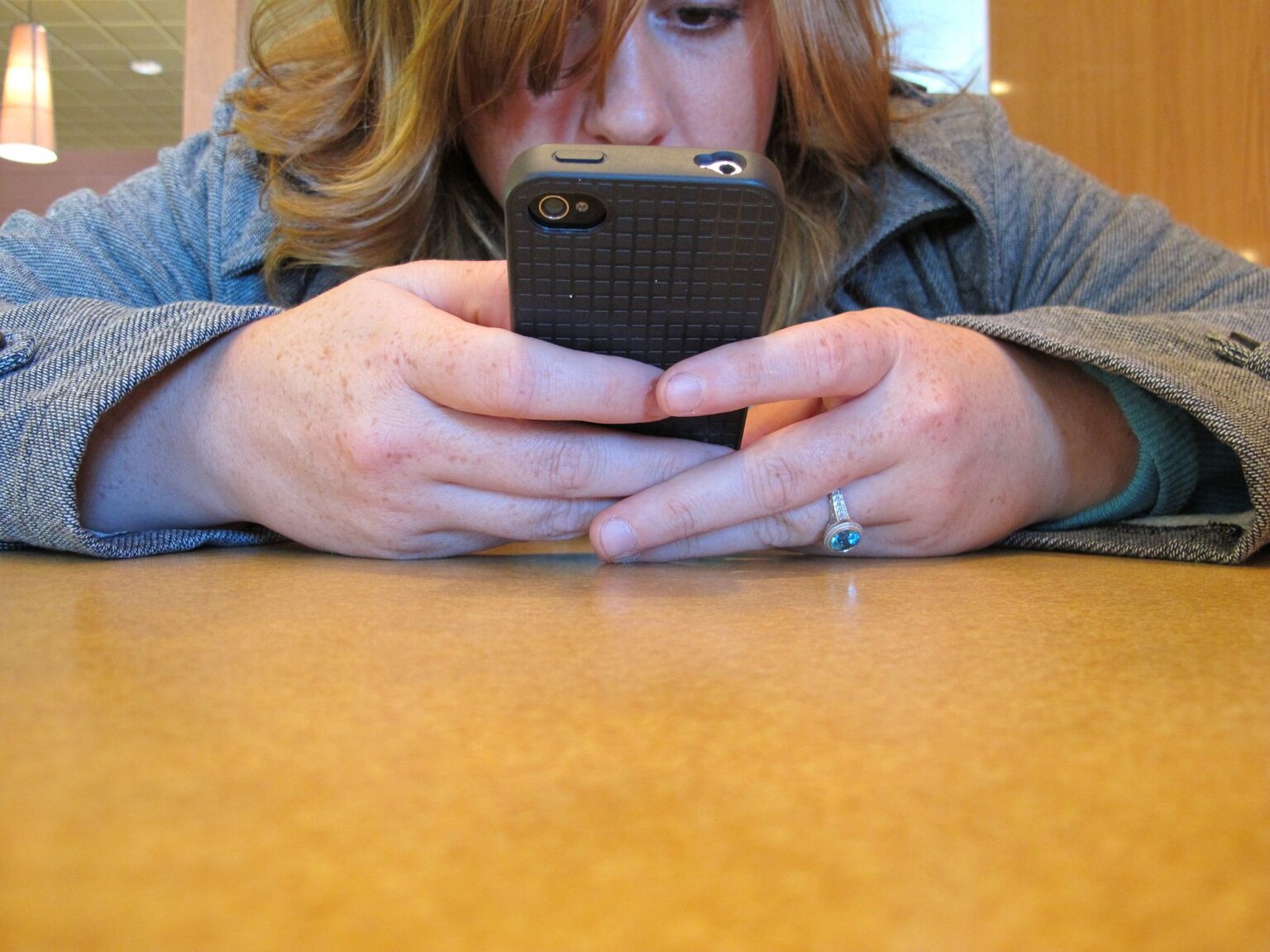 Woman unknowingly live-tweets husband's car crash death