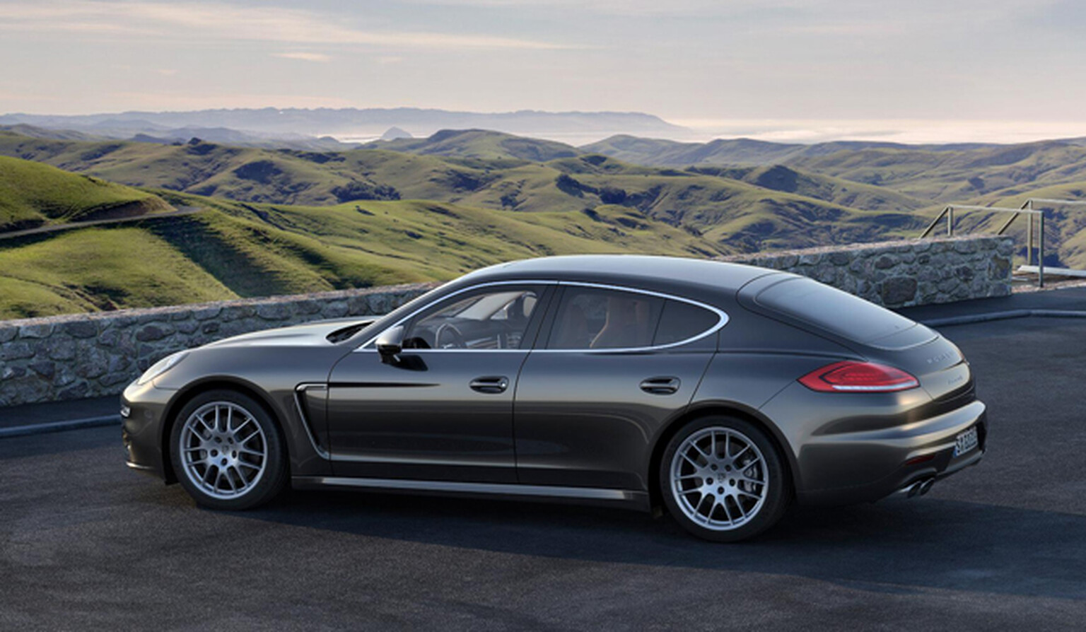 Porsche Panamera S e-Hybrid video review