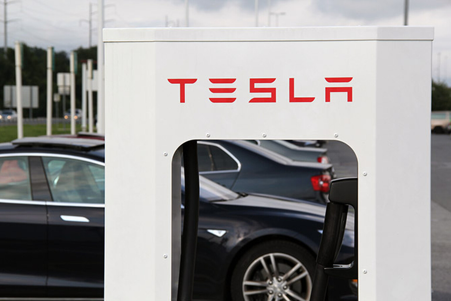 Scotland Tesla supercharger lets you drive across the UK for free (nearly)