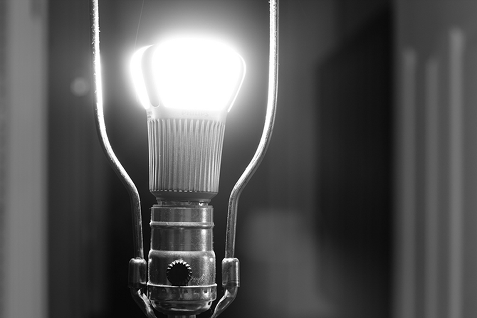 PureLiFi wants to connect your laptop to the Internet with LED light bulbs