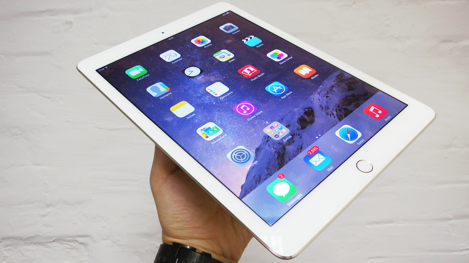 Apple iPad Pro delayed until autumn 2015