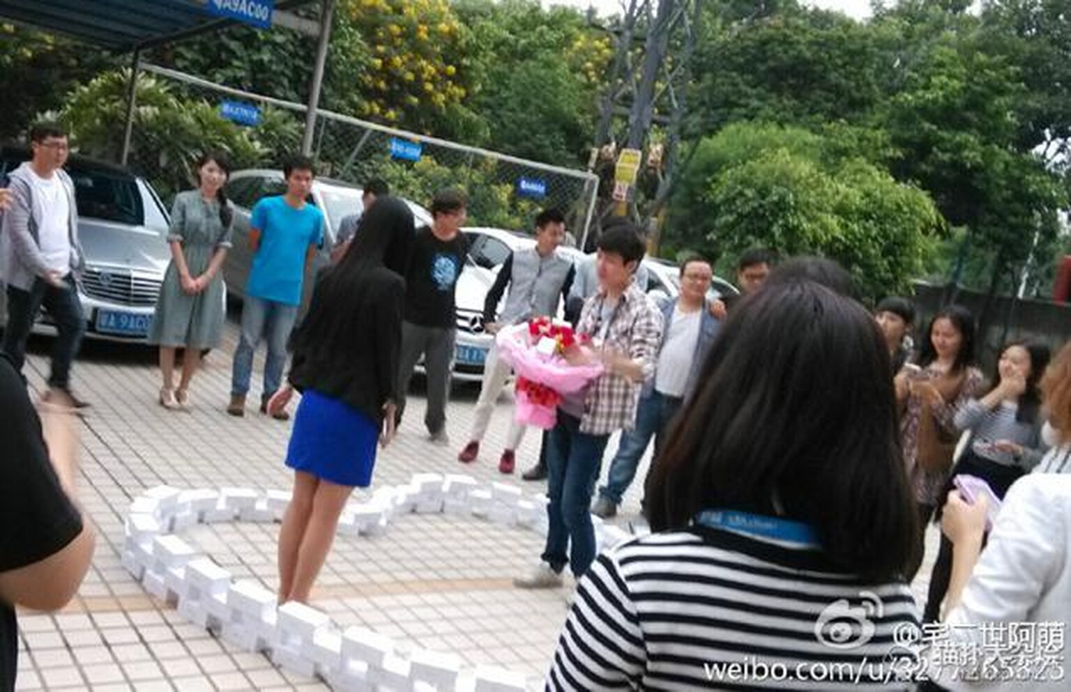 Man in China buys 99 iPhone 6s to propose with. Gets rejected