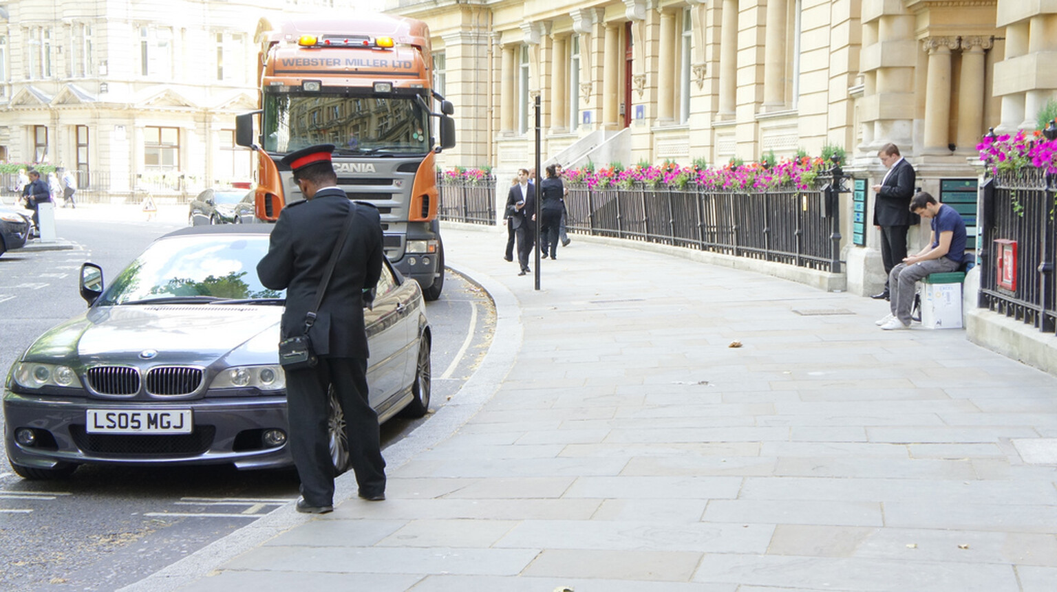 Traffic-warden attacked with hammer after parking ticket row