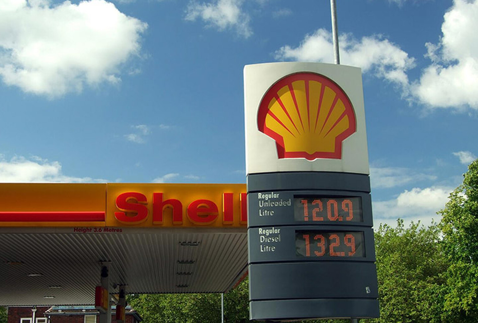 Motorway fuel comparison signs given the go-ahead