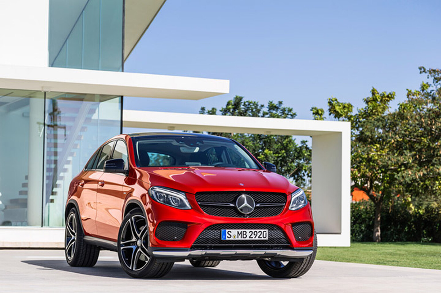 Mercedes GLE Coupe likes the BMW X6's swagger