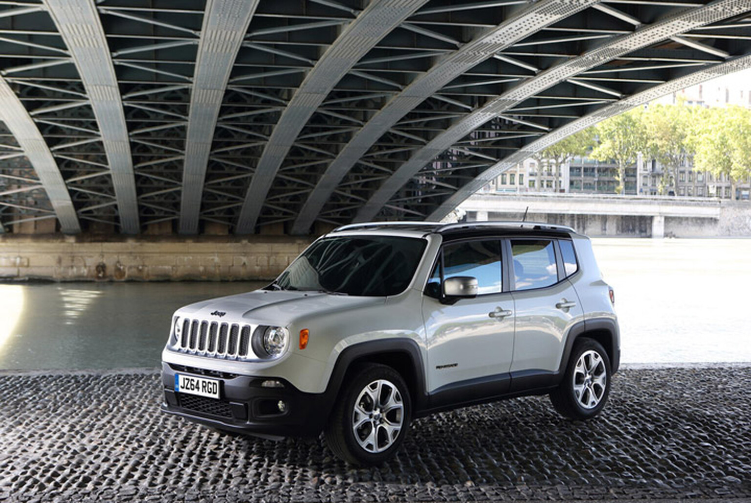 2015 Jeep Renegade wants to conquer the big outdoors