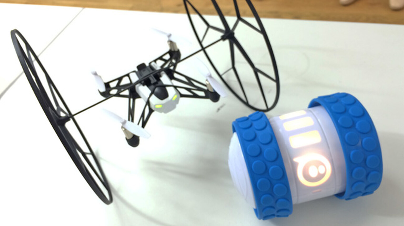 Buy this: Ollie and Parrot Minidrones, the robots controlled by your phone