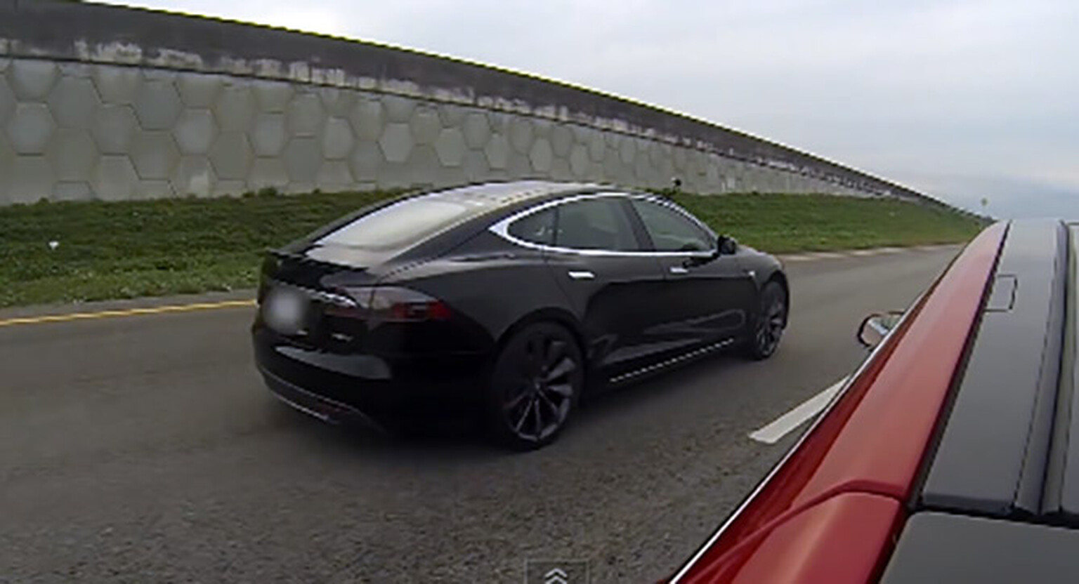 Tesla Model S P85D vs P85 is the quietest drag race ever