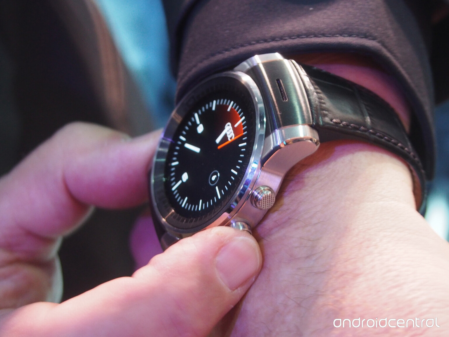 Is Audi showcasing the LG G Watch R2 at CES 2015?
