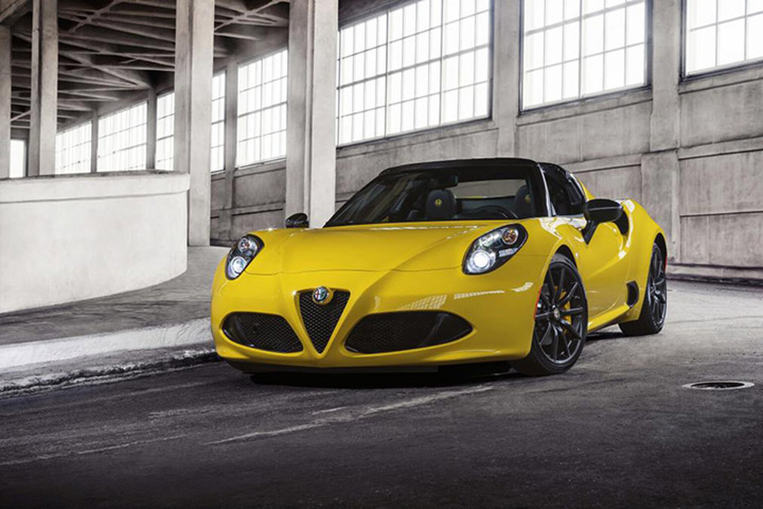 Alfa Romeo 4C Spider has us caught in its web