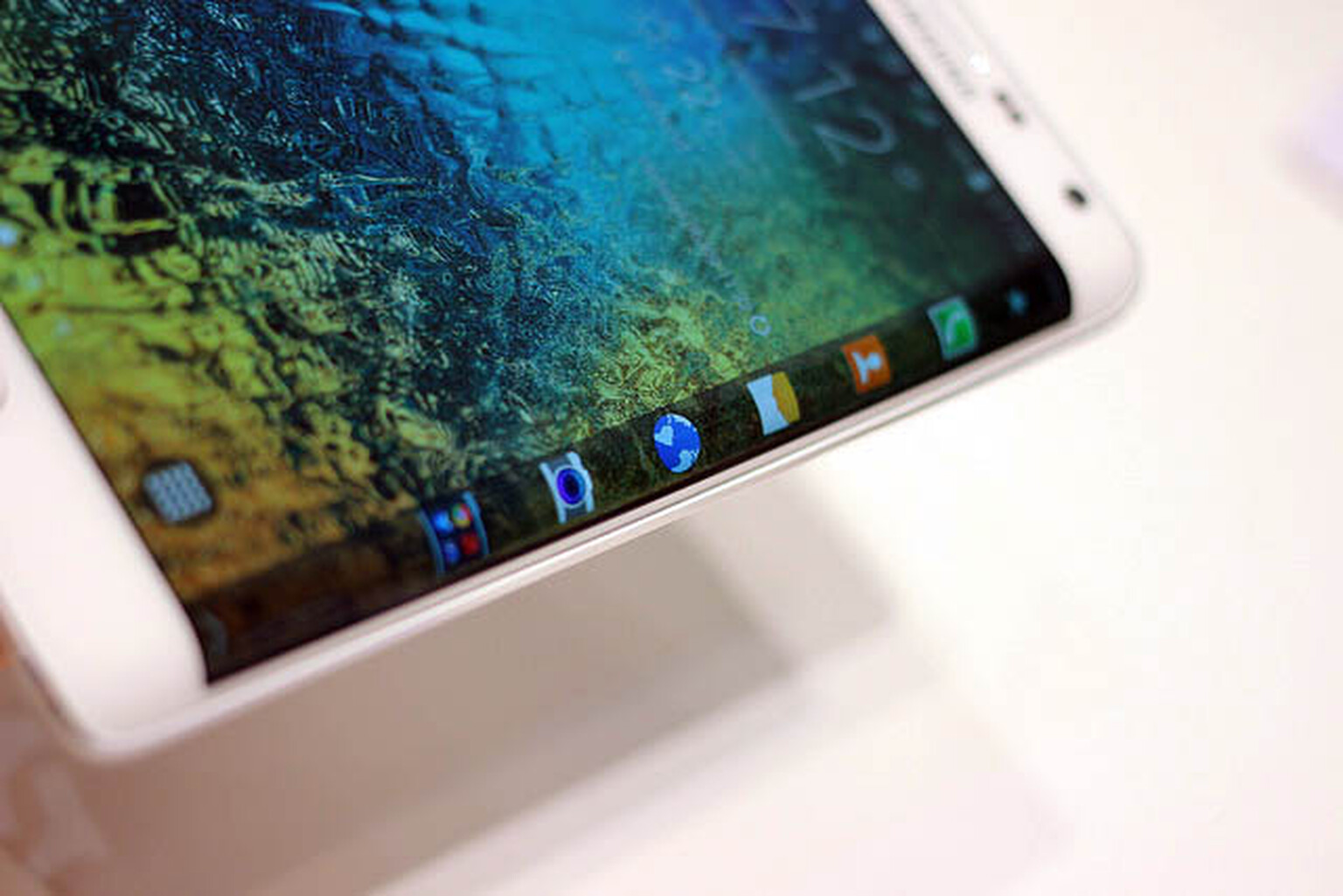 Samsung to launch Galaxy S6 with multi-edge display