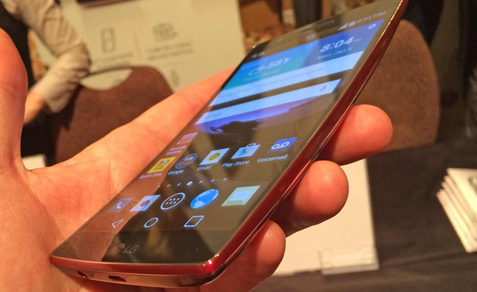 LG G Flex 2 hits stores on March 19th as Vodafone exclusive