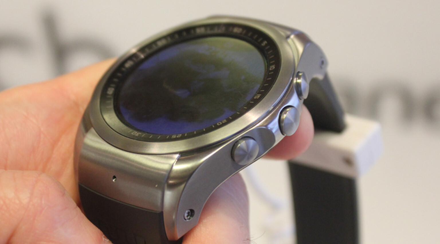 LG Watch Urbane LTE hands-on review at MWC 2015