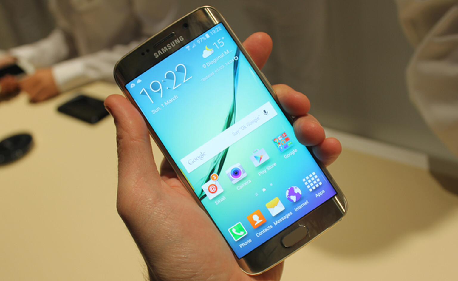 Samsung Galaxy S6 and Galaxy S6 Edge revealed at MWC 2015