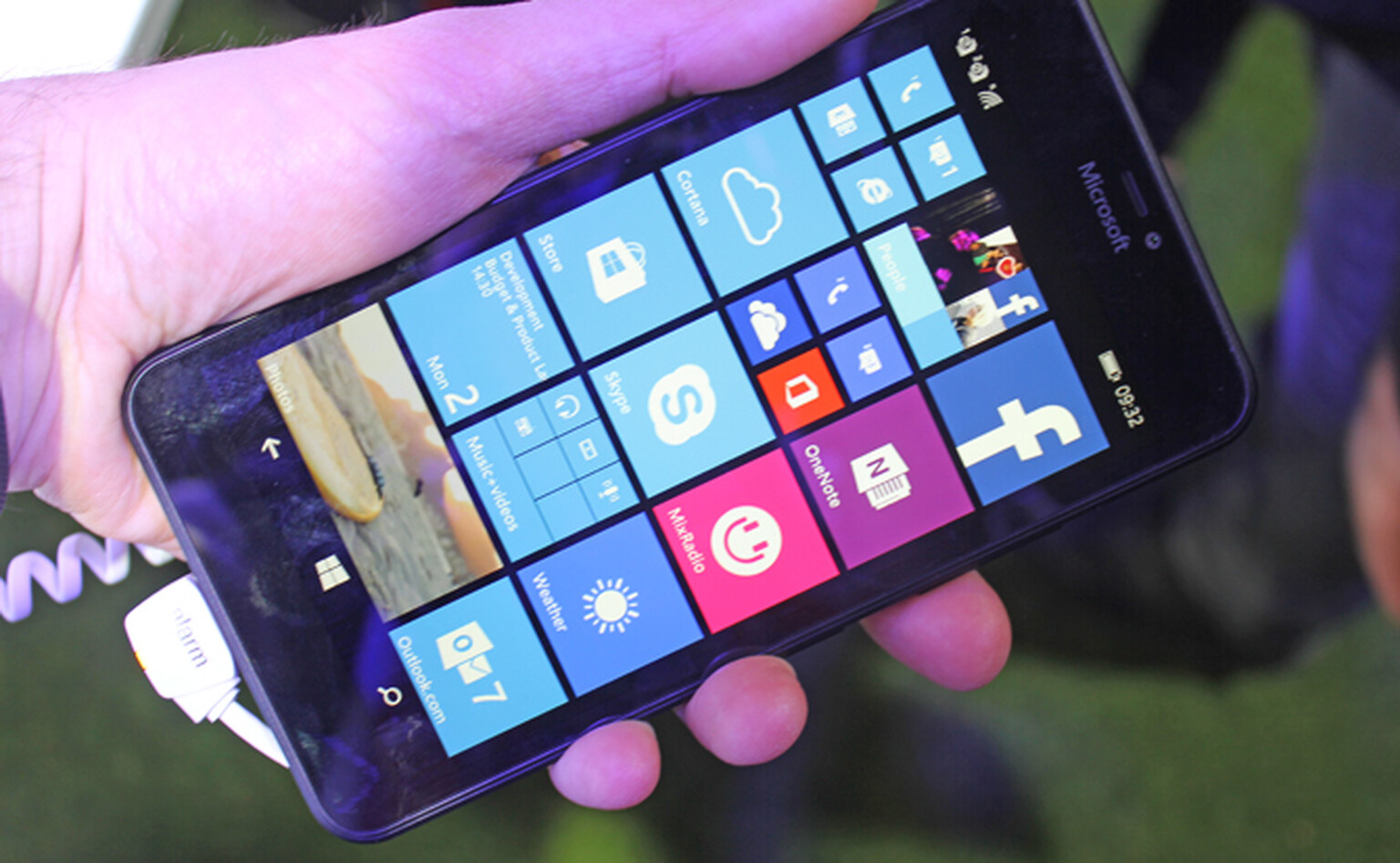 Microsoft Lumia 640 XL Hands-on review at MWC 2015
