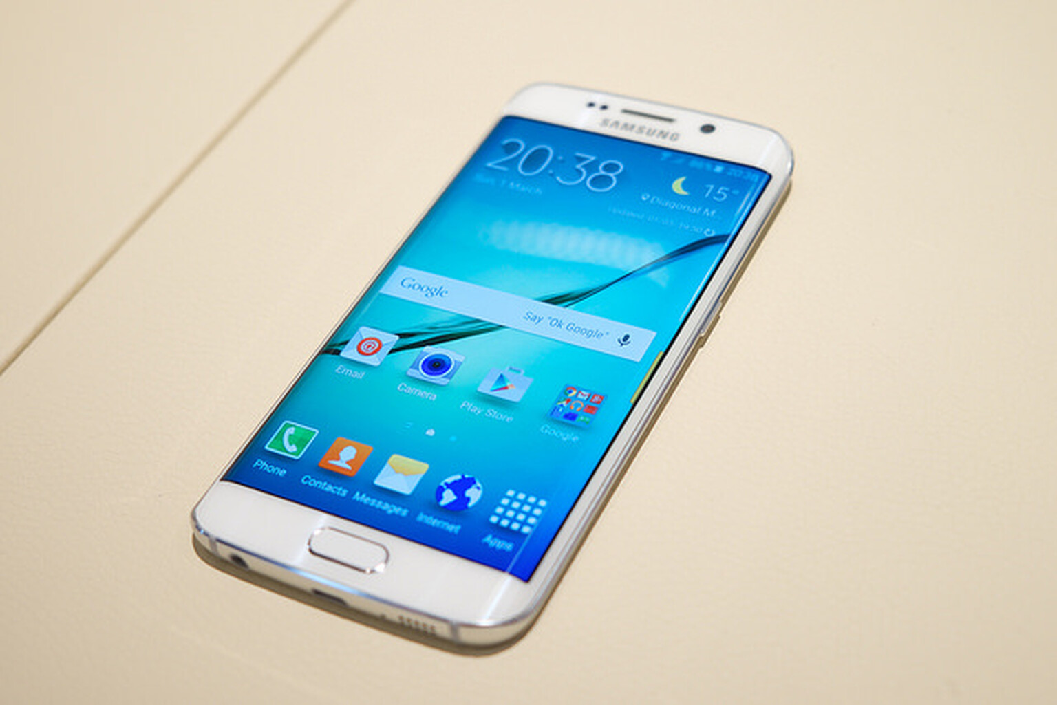 You can remove the Galaxy S6's battery after all...if you're brave