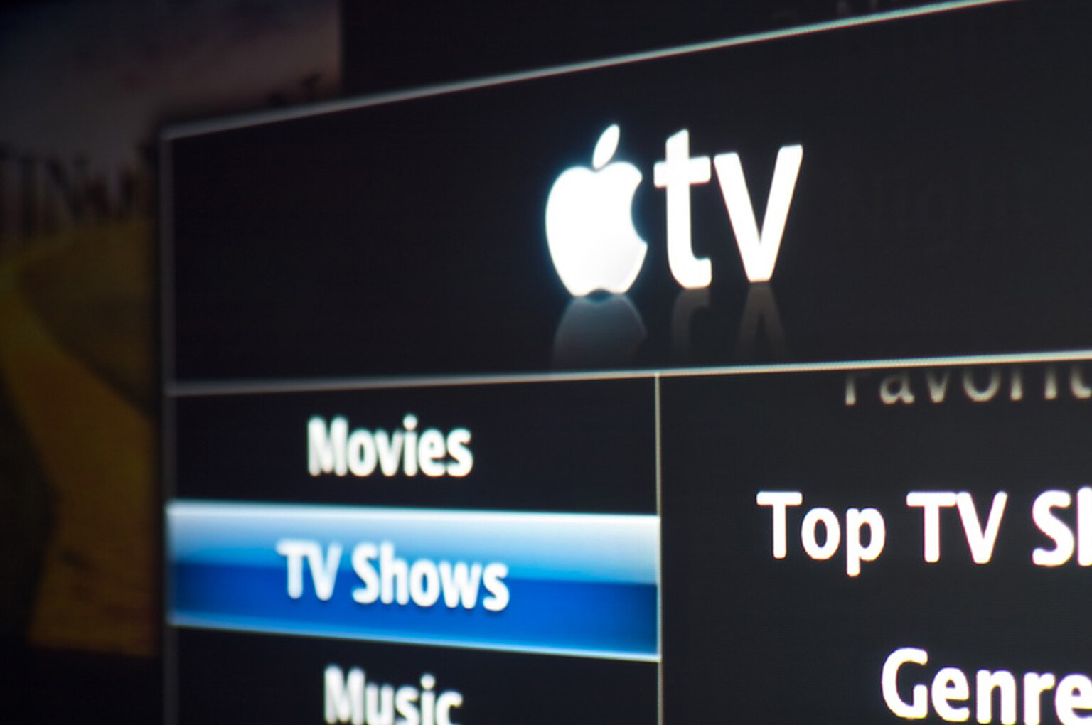 Apple launching web-based TV service in 2015
