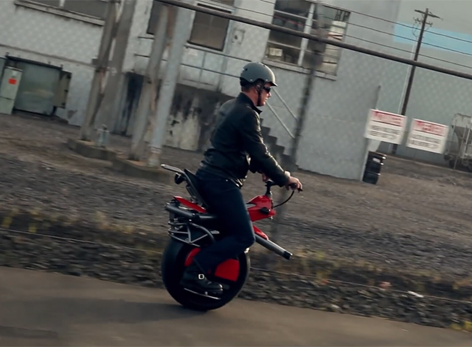 Ryno one-wheeled electric motorcycle defies gravity
