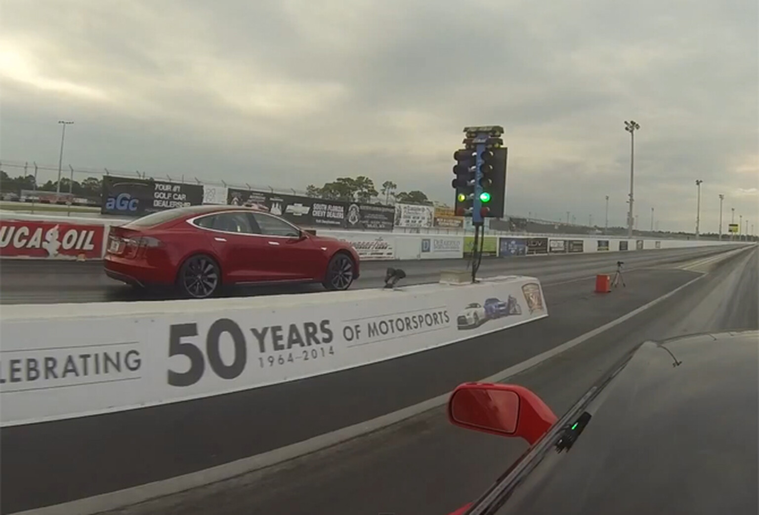 Tesla Model S vs Corvette Stingray drag race is closer than you think