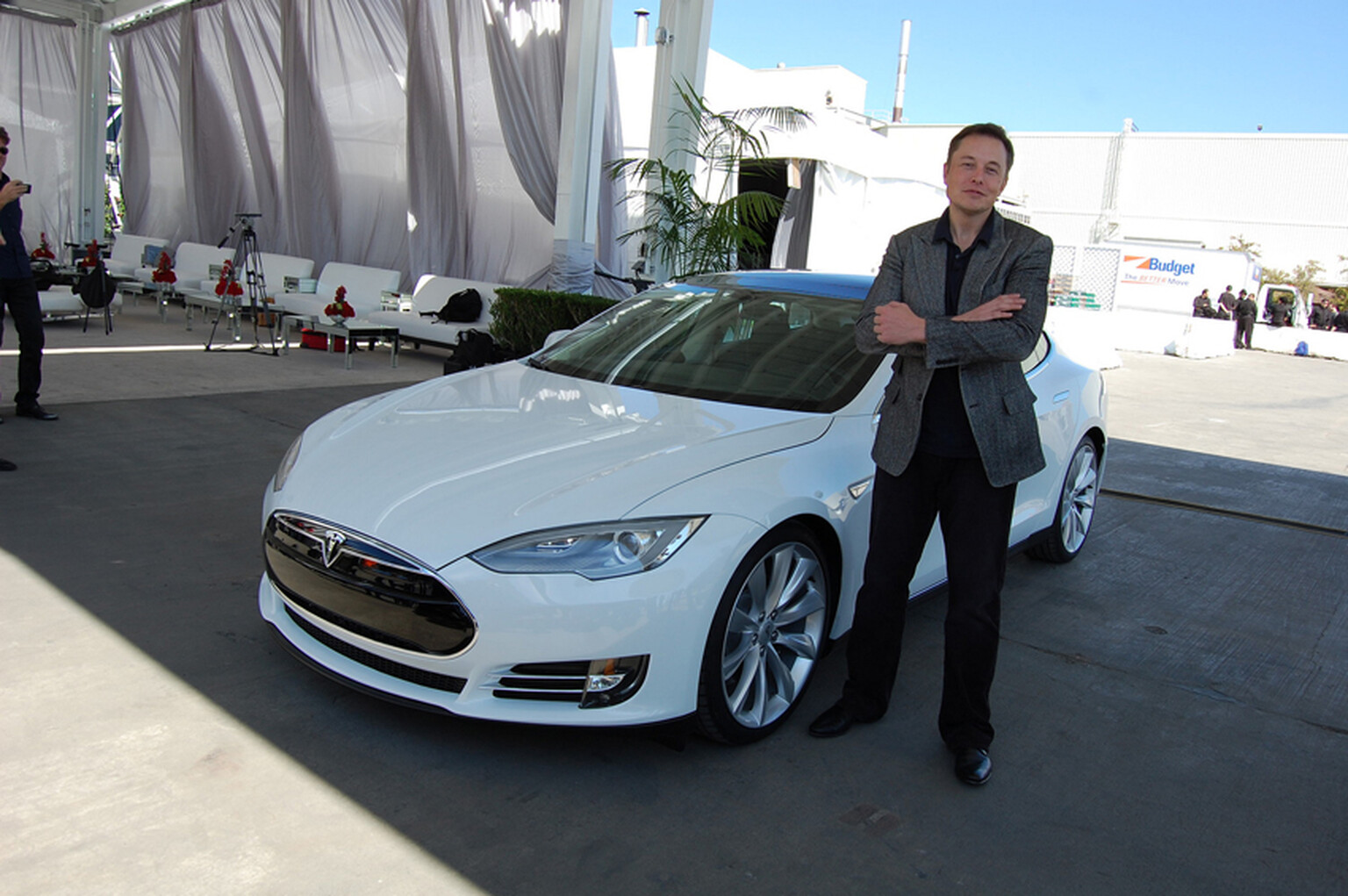 Is Tesla planning to beat blackouts with home back-up batteries?