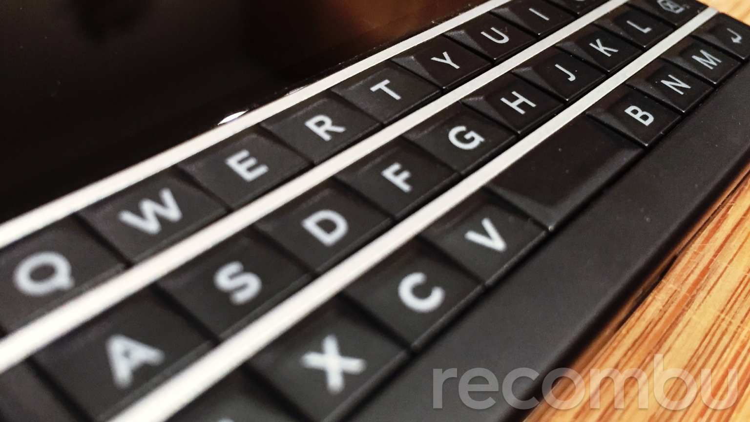 Blackberry slashing jobs as shares continue to decline