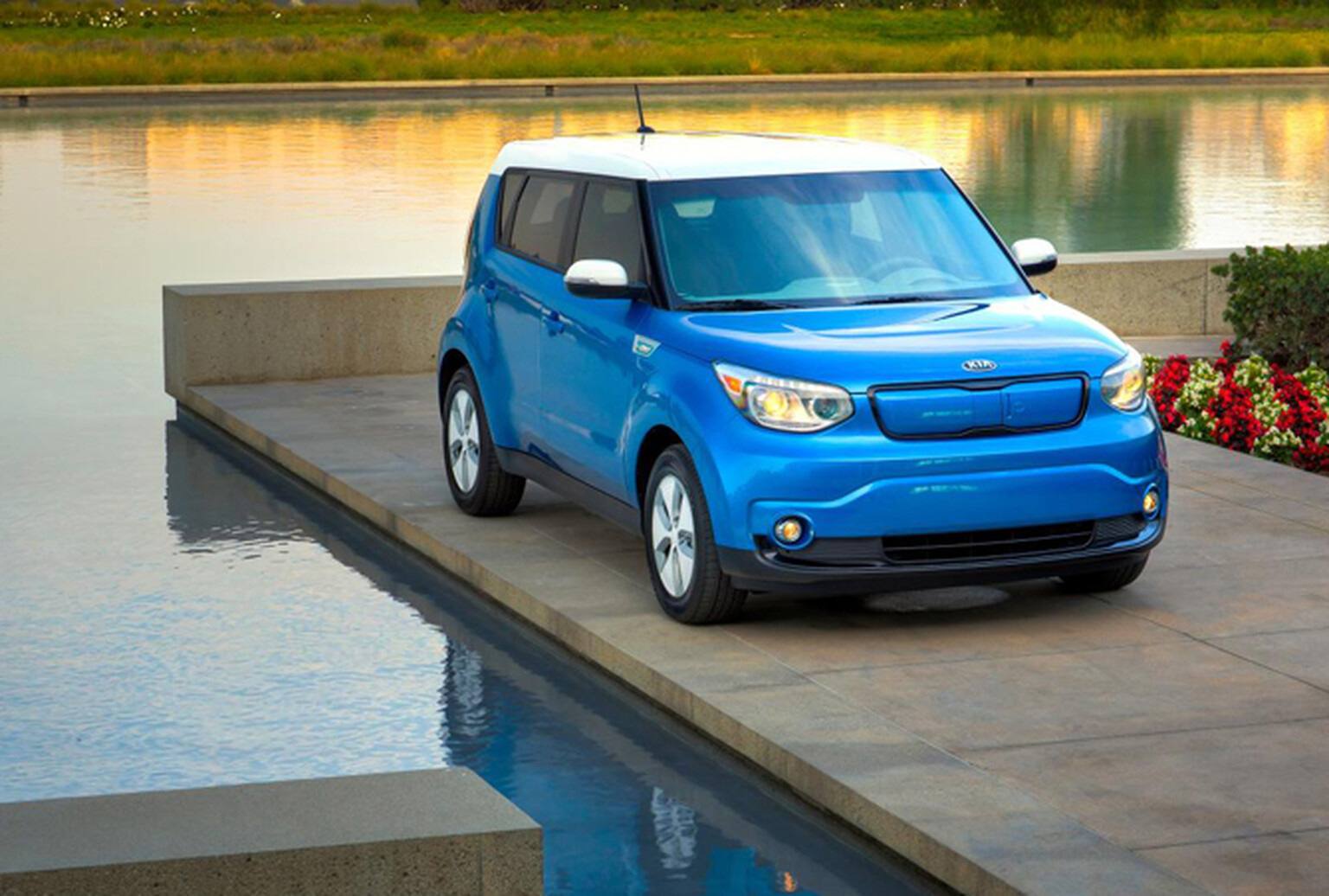 Kia Soul EV details and images