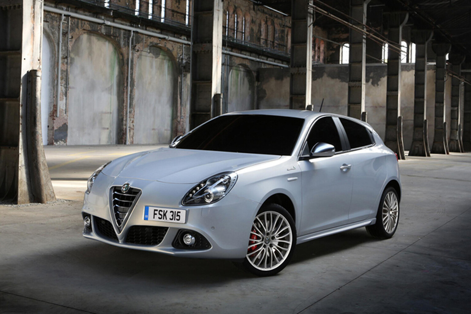 2014 Alfa Romeo Giulietta details, images and price