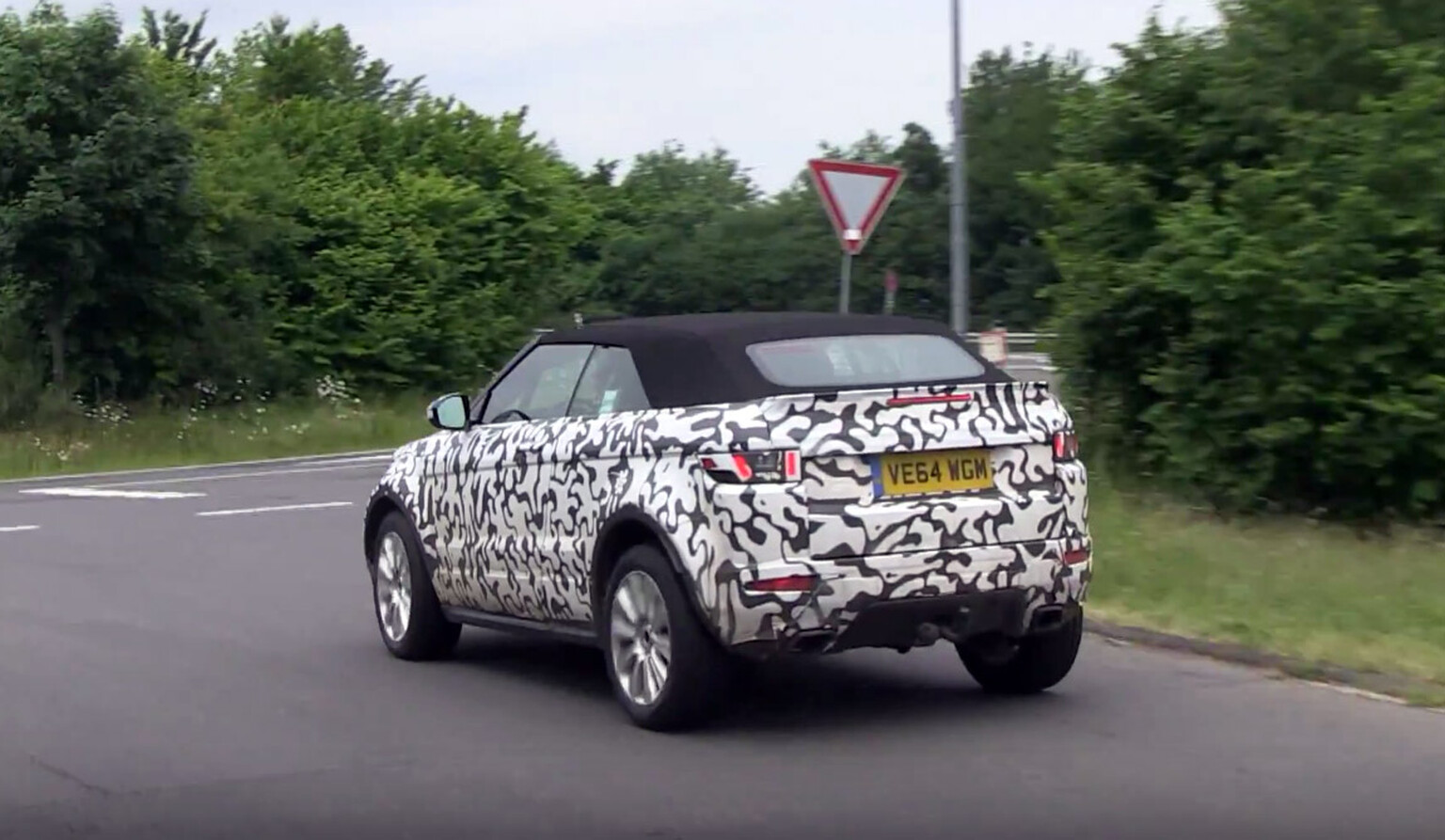 Watch the Range Rover Evoque Cabrio lap the Nürburgring
