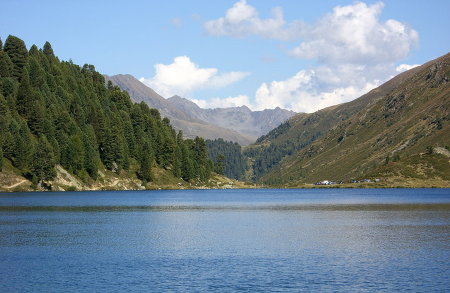 Minivan rolls into lake while Australian couple has sex in the back