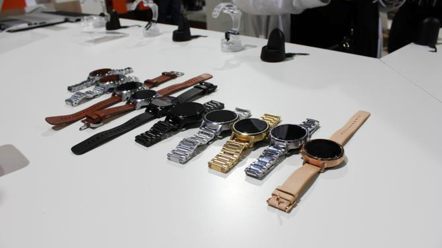 Do Button hits Android Wear in time for Moto 360 and ZenWatch 2 launch