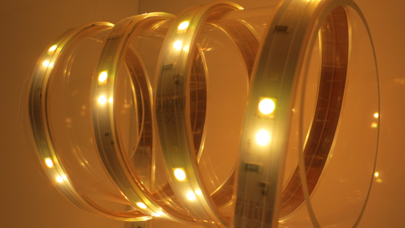 Philips Hue Lightstrip Plus lets you pimp your kitchen units