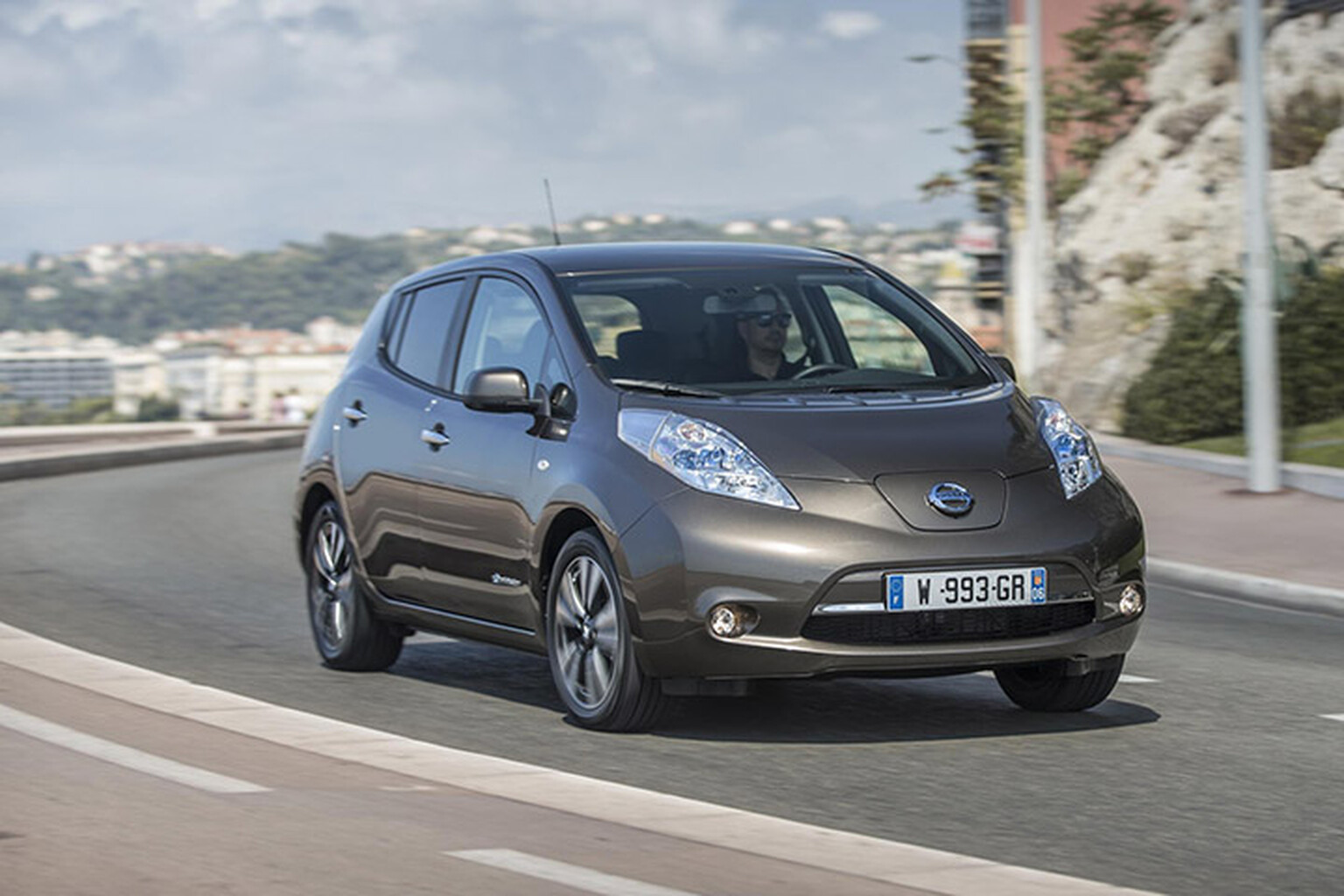 New Nissan Leaf wants you to forget about range anxiety