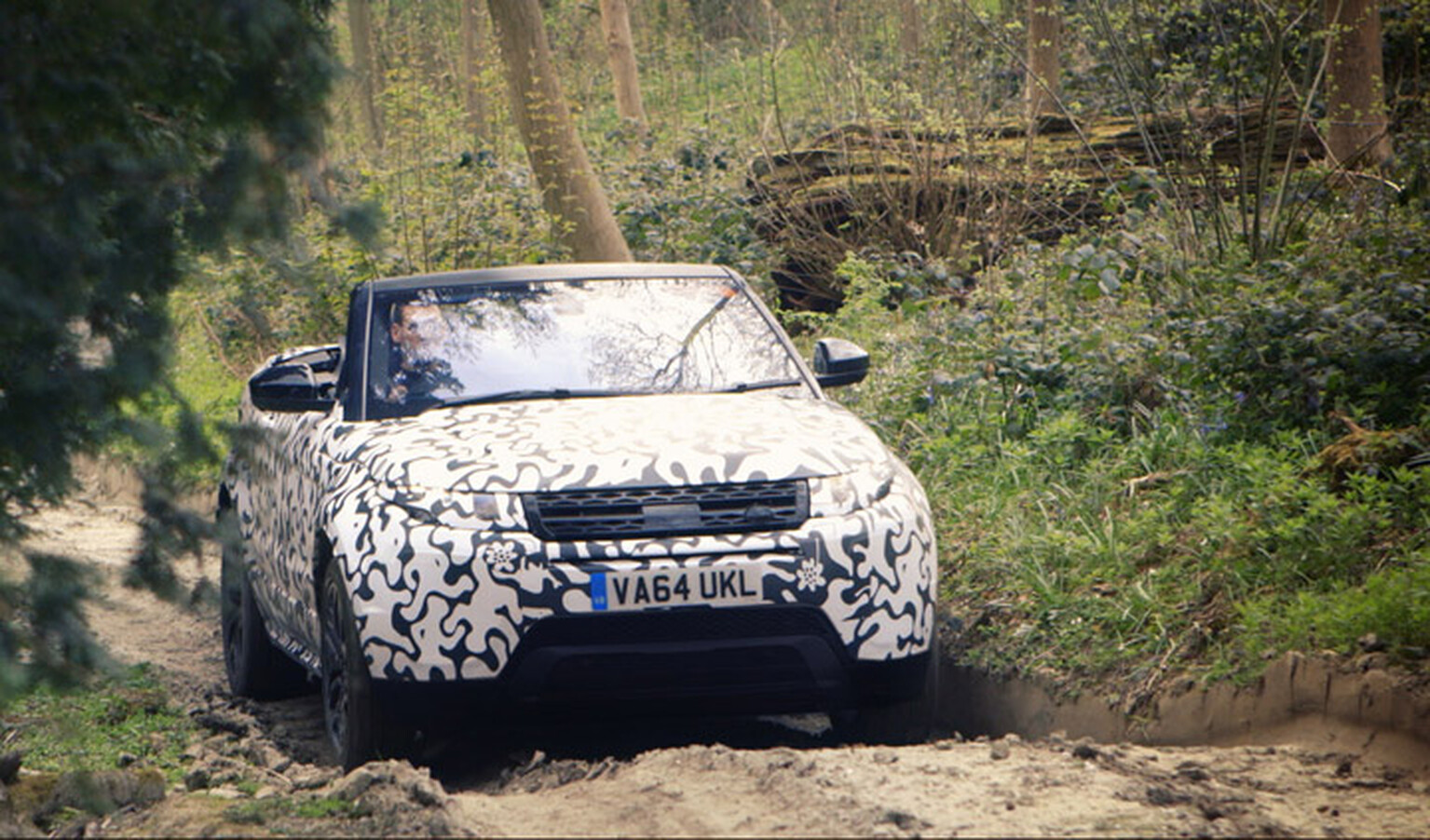 Watch the Range Rover Evoque Convertible take on the big outdoors