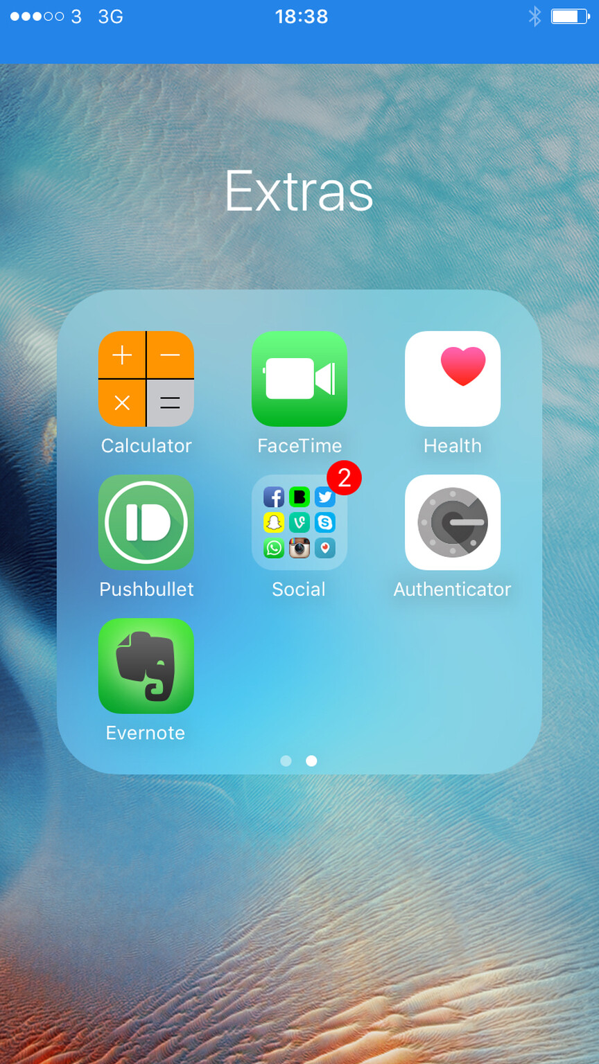 Video: How to nest folders using iOS 9.0.2 bug