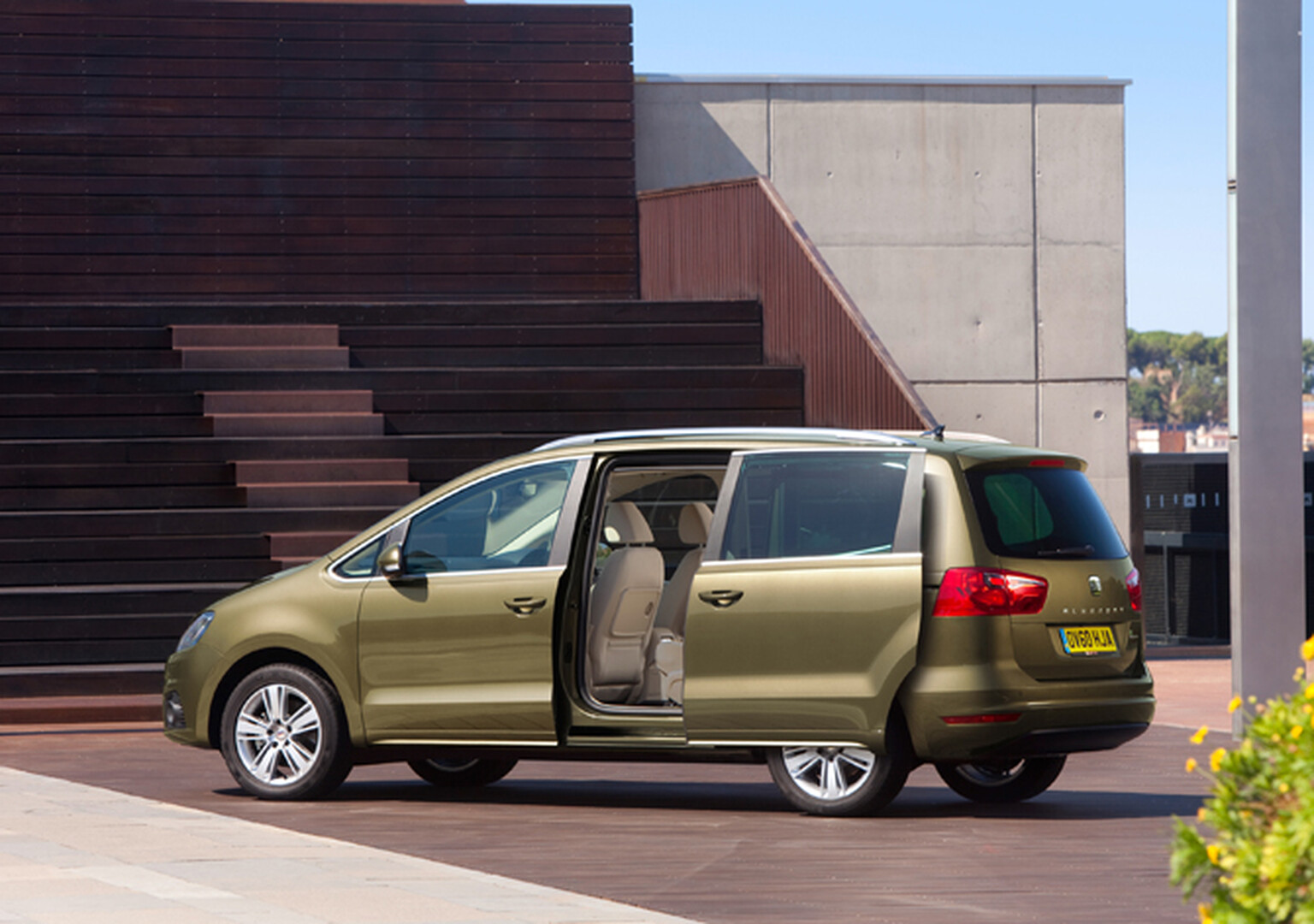 Seat Alhambra Review