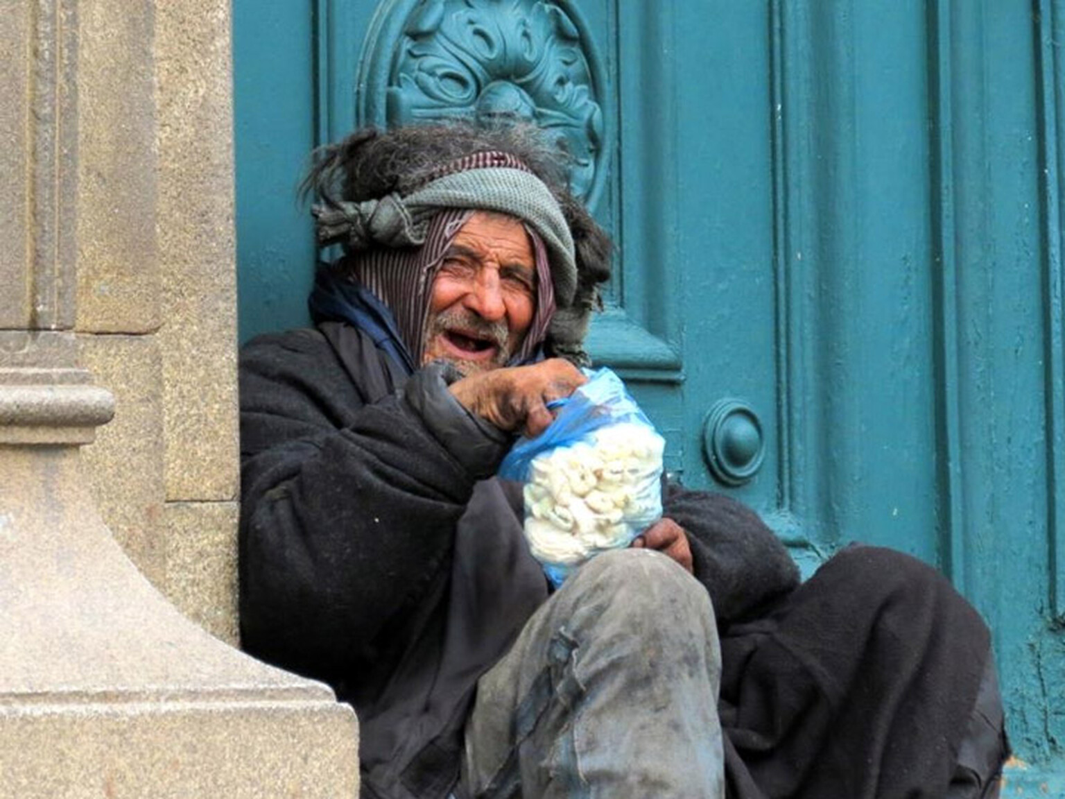 Policeman dresses up like a homeless person to catch texting motorists