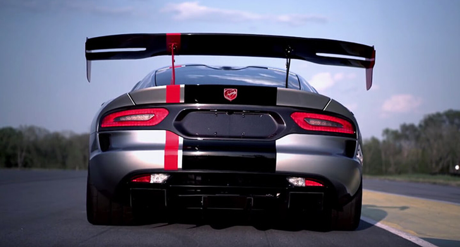 2016 Dodge Viper ACR just broke more track records than any other production car