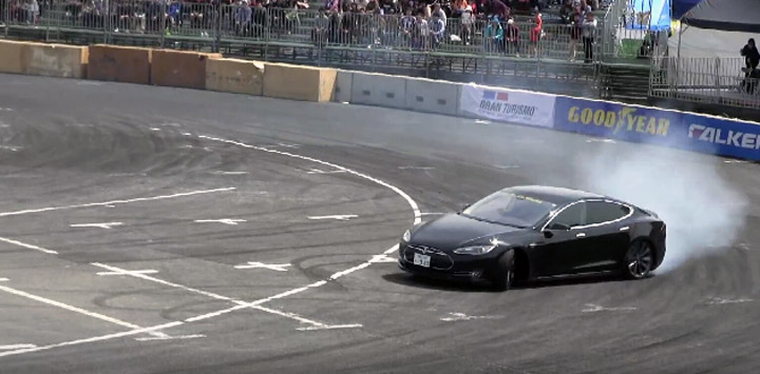 Apparently you can drift a Tesla Model S with the best of them
