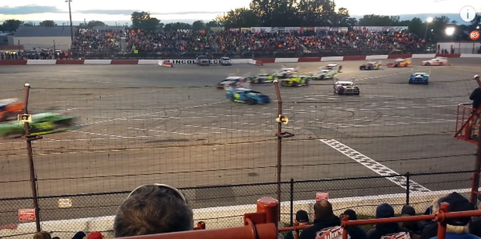 World Figure 8 Championship racing is the most insane thing you will see today