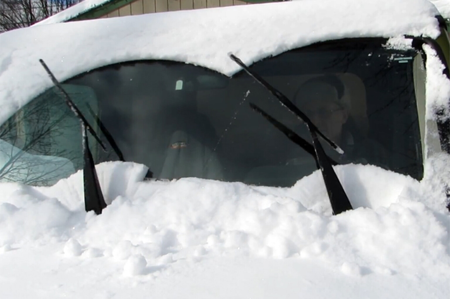 Introducing the windscreen wipers that shake off snow and ice