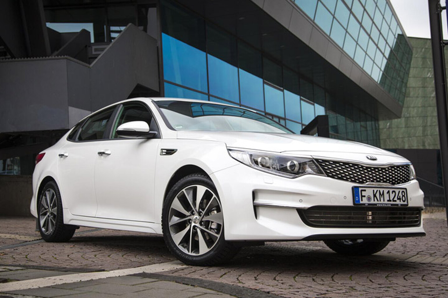 2016 Kia Optima promises budget family saloon action