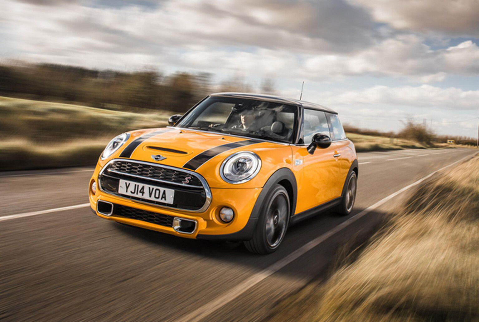 2014 Mini Cooper Hatch images, UK price and specs